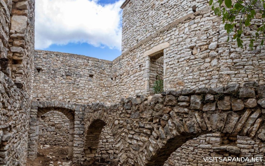 Tower of Ali Pasha at the settlement of Karos (Qeparo) Tower of Ali Pasha at the settlement of Karos (Qeparo)